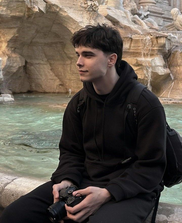 Максим Волков